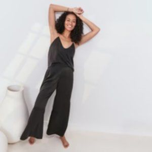Lunya Washable silk cami pant set.  Women’s medium Black.